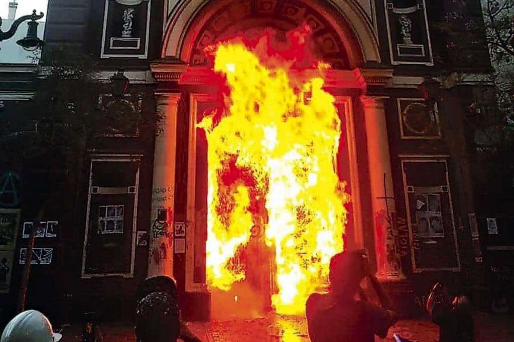 Jesus Christ is Risen – Bergoglio is&nbsp;dead!